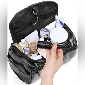 NEW Leather Toiletry Storage Travel Bag Zipper Closure Black Waterproof Hangable